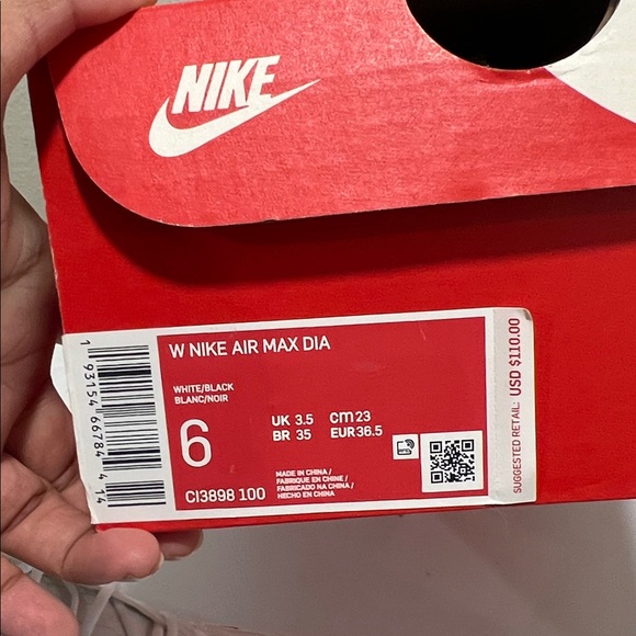 Women’s NEW Nike Air Max DIA White and Black Shoes Size 6 - Picture 5 of 6